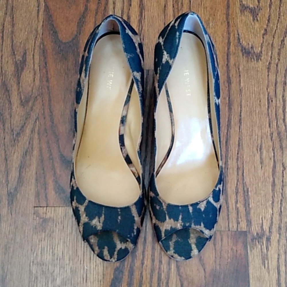 Nine West leopard print peep toe wedges size 9